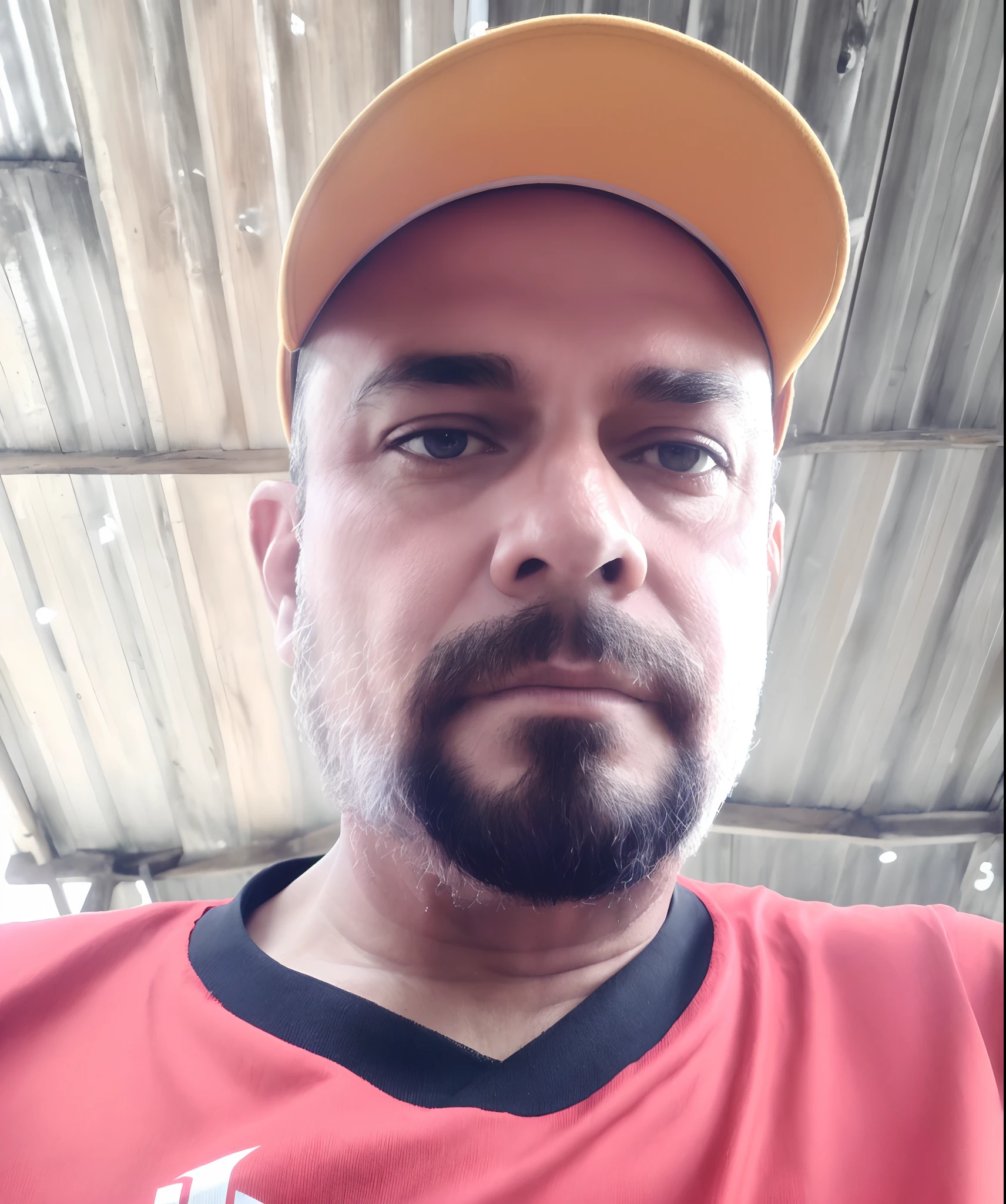 There's a man with a beard wearing a red shirt and a yellow hat, Homem de 4 0 anos, imagem de qualidade muito baixa, (38 anos), 38 anos, Fotografia selfie 8k, Homem de 5 0 anos, Homens de 45 anos, 3 6 anos, 3 2 anos, cerca de 3 5 anos