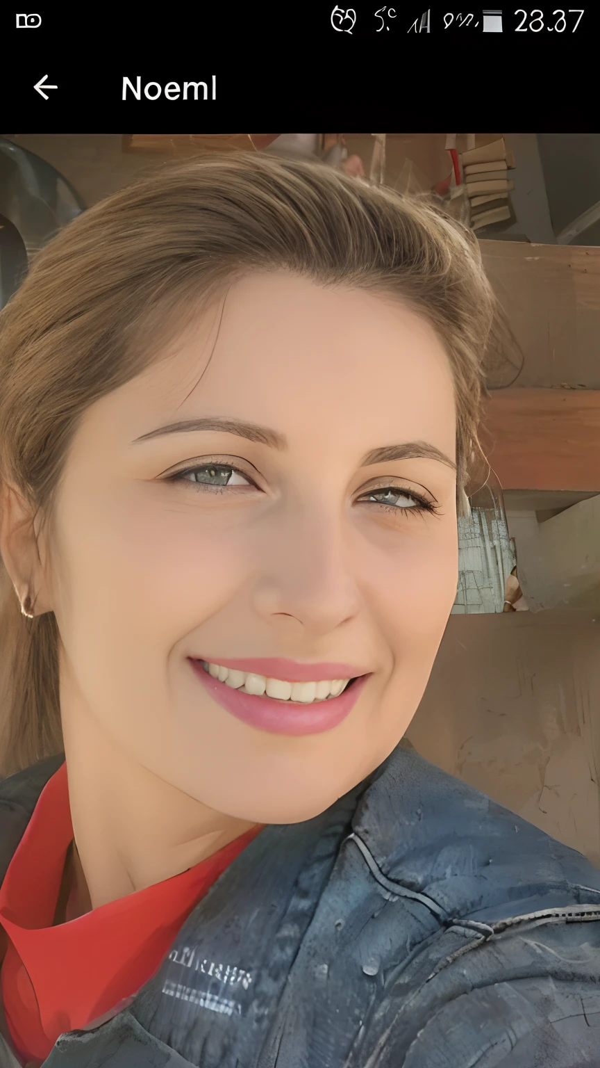 (master part, Qualidade Superior, best quality, Arte Oficial, Beautiful and Aesthetic:1.2), (1girl:1.3), (rosto lindo), sardas claras, pele clara, brown hair, extremamente detalhado, retrato, Olhando para o Viewer, sozinho, (corpo inteiro:0.6), Antecedentes detalhados, fechar para cima, (tema modernoo arejado:1.1), Extremely Busy Girl Gym, rabo-de-cavalo, Big Lips, costas arqueadas, charlatan, Sorriso, Misterioso, alongamento na academia, sports bra, Leggings, headphones on head, Wet, equipamento de treino, weighing machines, Windows, Modern Gym, bem iluminado, Thin and toned physique, ((((seios gigantescos, clivagem, dentadura da pele)))), cintura fina, Quadris finos, pernas longas, moderno (Inside the gym:1.1) Background Story, mysterious dark lighting, Sombras, magical ambiance, Dutch angle,
