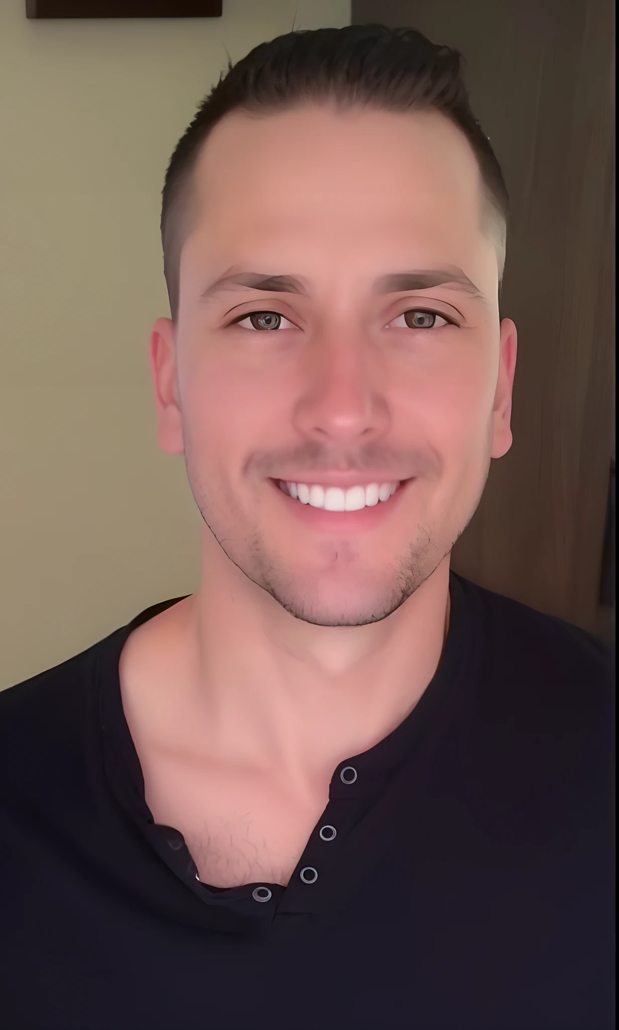 Smiling man in black shirt holding a doughnut in his hand, foto de perfil headshot, cerca de 3 5 anos, foto de perfil, imagem de perfil, 3 2 anos, 3 6 anos, foto do perfil, foto de perfil profissional, Tyler Oeste, christian cline, halfbody headshot, 38 anos, foto headshot, 2 9 anos, 3 5 anos