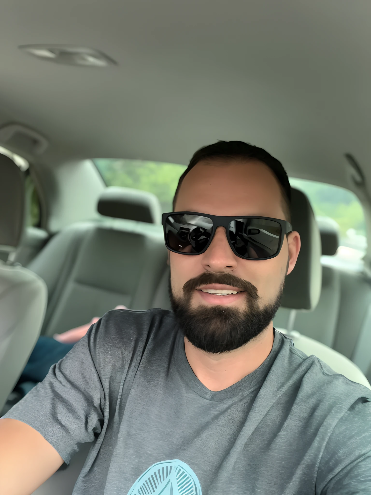 Man in a car with sunglasses and beard, 3 6 anos, 3 2 anos, cerca de 3 5 anos, 38 anos, foto de perfil headshot, Homem de 30 anos, 2 9 anos, 2 8 anos, 2 7 anos, 35 anos, 3 5 anos, Homem de 4 0 anos