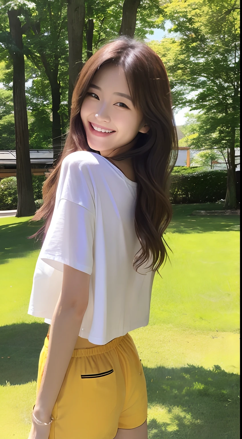 Long hair, tshirts、shortpants、Sunnyday, ,Outdoors,Beautie,a smile、full bodyesbian