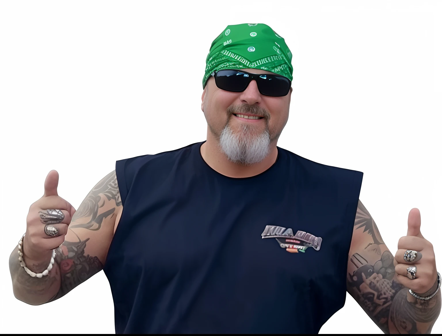 homem arafed com uma bandana verde e tatuagens dando um polegar para cima, imagem de um motociclista masculino, inspirado em Brian 'Chippy' Dugan, motociclista, Greg Hildebrant, Atarracado, usando uma bandana e corrente, Directed by: Brian 'Chippy' Dugan, foto de perfil, Greg Rutkovsky, Greg Ruthkowski, Craig Mallismo, Billy Christian