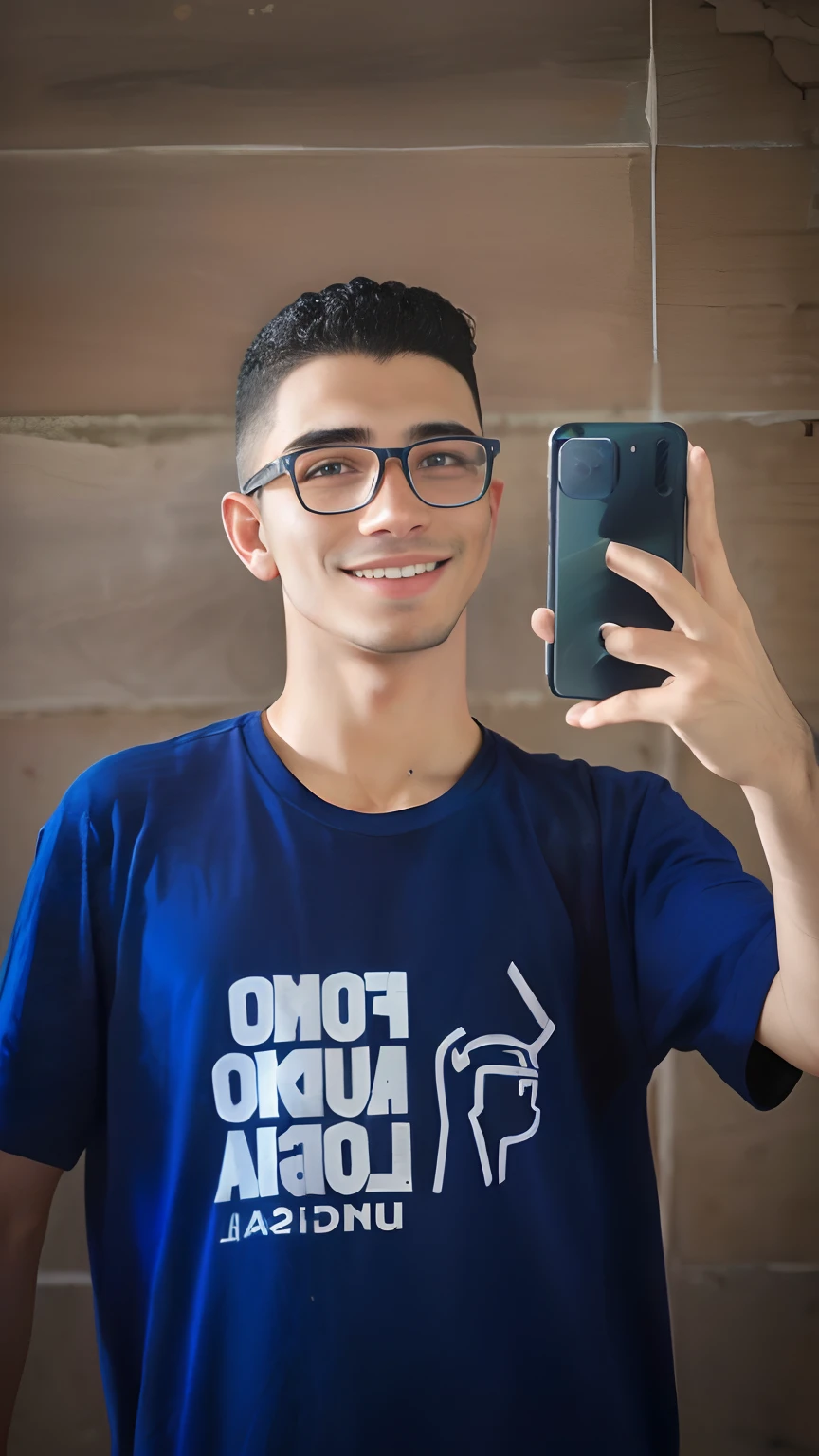 Homem de Arafed tirando selfie com o celular em frente a uma parede, Fotografia selfie 8k, he is holding a smartphone, holding a very advance phone, imagem frontal, Directed by: Nandor Soldier, 2 0 2 2 foto, caio santos, jewish young man with glasses, album photo, imagem de qualidade muito baixa, Retrato Grande Angular, Imagem