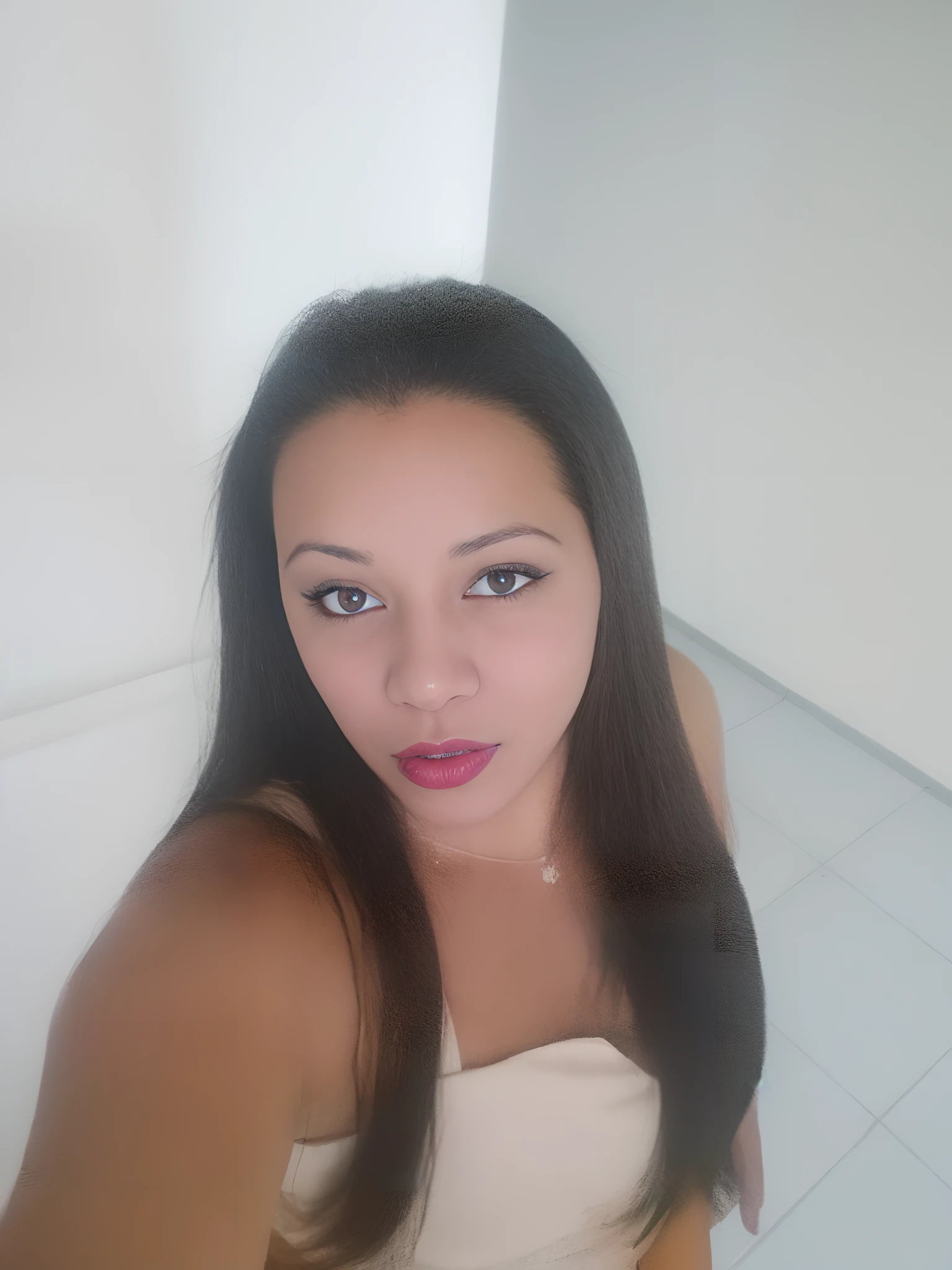 there is a woman taking a selfie in a bathroom, Parece Fabiula Nascimento, Mulher de 30 anos de Cuba, 3 0 anos de idade mulher, Mulher de 30 anos, Ayahausca, imagem de perfil, inspirado em Maria Helena Vieira da Silva, com cabelo preto liso, 3 5 year brazilian mother, selfie shot straight on angle