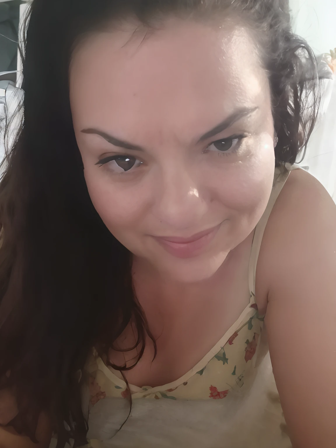 there is a woman that is laying down on a bed, Mulheres de 40 anos, 38 anos, 3 0 anos de idade mulher, Mulher de 30 anos, muito bobo olhando, 3 2 anos, 3 6 anos, 4 5 I, imagem de perfil, 35 anos, 3 5 anos, 2 9 anos, 2 8 anos