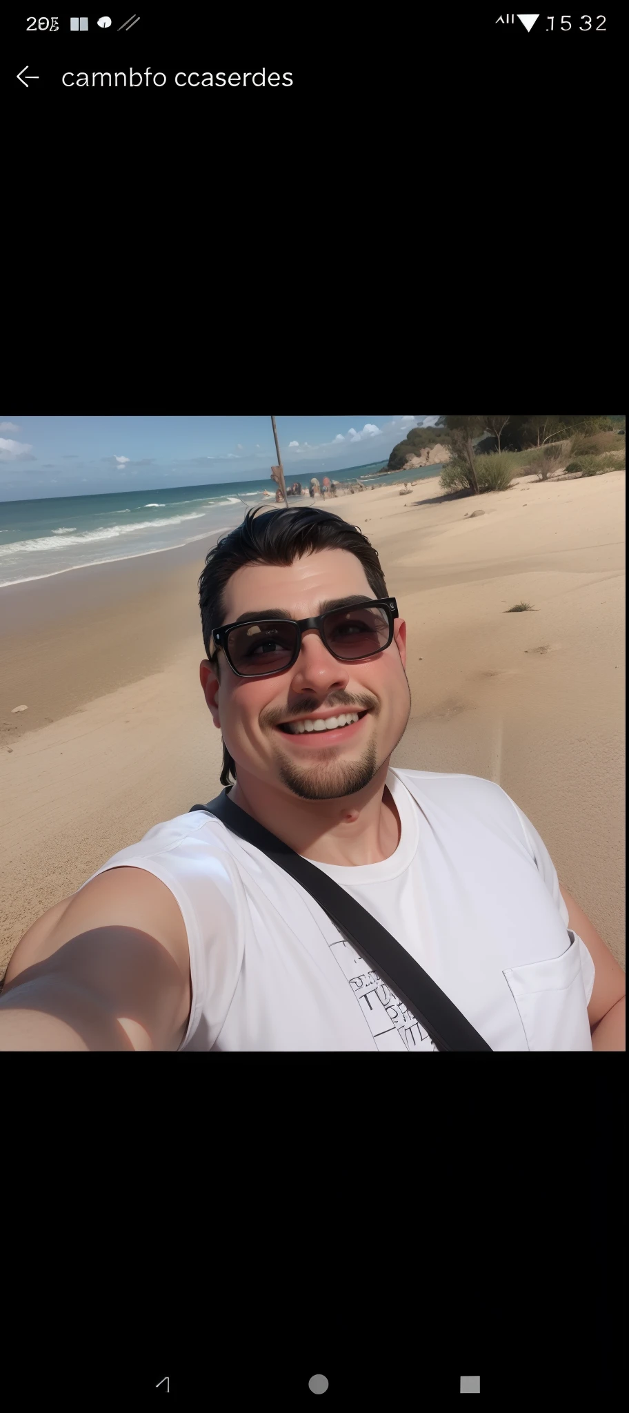 Obra-prima, Melhor Qualidade, 3D Rip Artwork, Estilo 3DMM, Close-up, Retrato, Realismo, Solo, Cabelo escuro, Cabelo Azul, Cabelo Moreno, bigode,rosto redondo,meninonho ,Cabelo Bicolor, Olhar para o Lado, Fundo Simples, Olhos Pretos, Cabelo Curto & Bangs,sorrido,sunglasses, Olho Desafio, Camisa Preta, Detalhe da Camisa, Watermark Treatment.