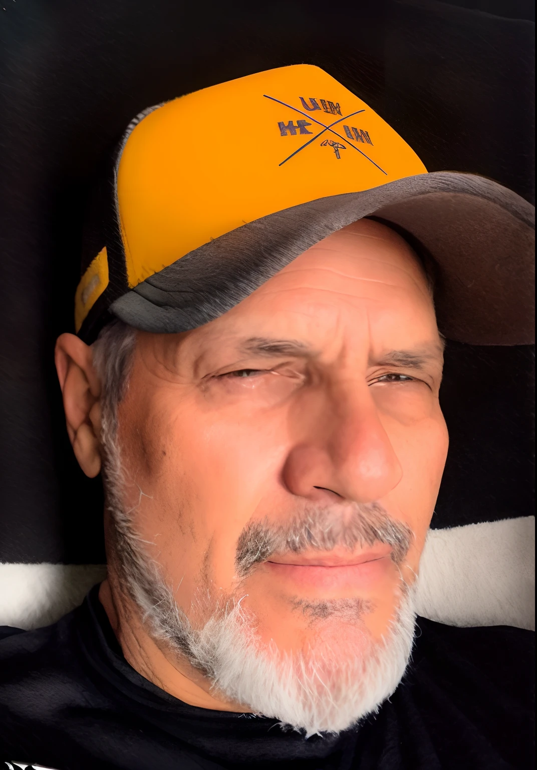 There's a man with a hat lying on a pillow, taken in the early 2020s, imagem de perfil, foto de um homem branco de 50 anos, foto do perfil, foto de perfil, foto de perfil, Retrato de esconder a dor Harold, Luis Nieves Sr., Chade, foto de um homem, foto do snapchat, selfie de um homem