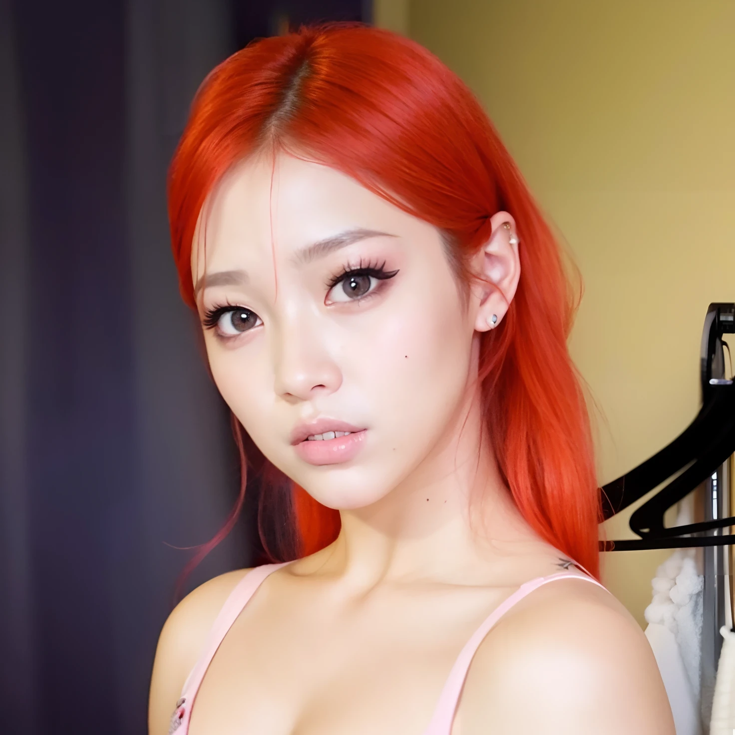 Un primer plano de una mujer con el pelo rojo que lleva un sujetador rosa, Jossi de Blackpink, Retrato de Jossi de Blackpink, tzuyu de dos veces, Parque Roseanne de Blackpink, Lalisa Manobal, Jinyoung Shin, Ella tiene el pelo largo redorange, JIA, con el pelo rojo, red tinted hair, Lalisa Manoban de Blackpink