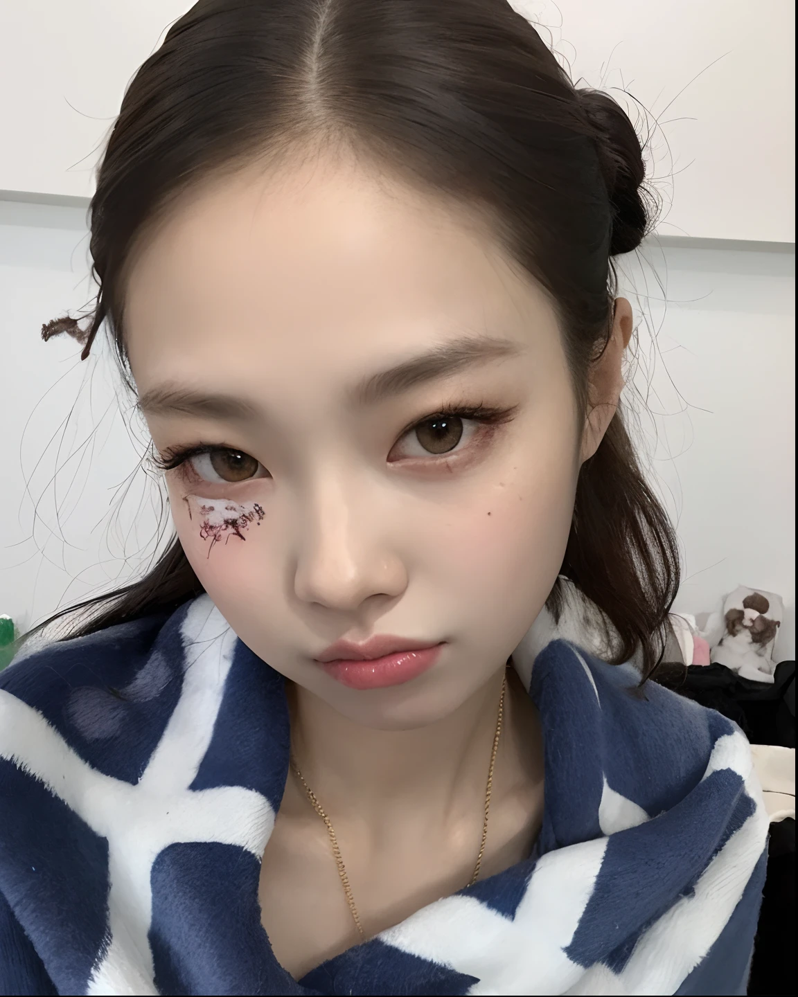 um close up de uma mulher com cabelos longos usando um vestido dourado, Ulzzang, Yanjun Chengt, Jinyoung Canela, Xision Wu, Realistic. Cheng Yi, Modelo IG | Artgerm, aesthetic cute with flutter, Jaeyeon Nam, TaeJune Kim, Heonhwa Choe, beautiful aesthetic face, Sha Xi, 18 anos