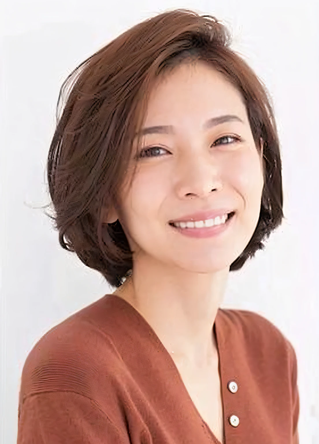 57 years old、smile、beautiful、Elegant adult attire、Shining eyes、stare、