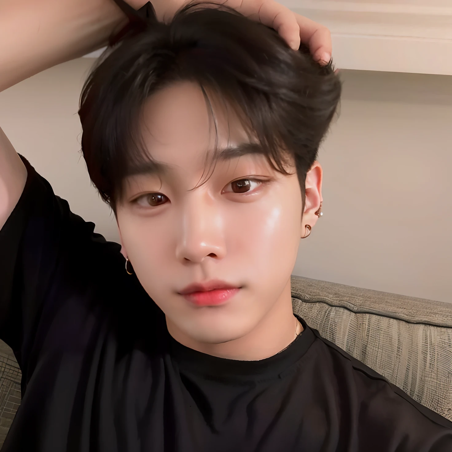 Arafed man in a black shirt sitting on a sofa, jungkook, Cai Xukun, Hyung Tae, Taejune Kim, Kim Doyoung, Wan adorable cara coreana, 1 7 years - child of thin face age, con el mismo peinado, con el pelo corto, boy has short black hair, Jimin\swollen right eyelid, Yanjun Chengt