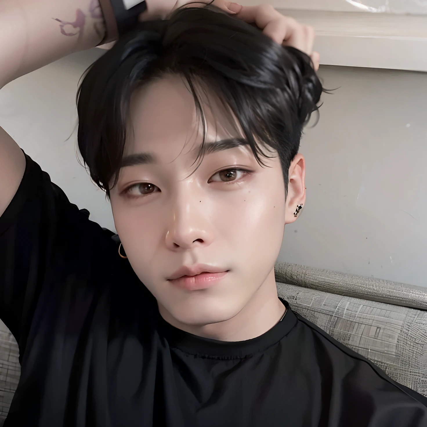 Arafed man in a black shirt sitting on a sofa, jungkook, Cai Xukun, Hyung Tae, Taejune Kim, Kim Doyoung, Wan adorable cara coreana, 1 7 years - child of thin face age, con el mismo peinado, con el pelo corto, boy has short black hair, Jimin\swollen right eyelid, Yanjun Chengt