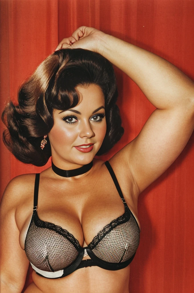 BBW, photo vintage, very Busty, visage parfait, erotick, , tache de rousseur, 1977, aroused, american shot (3/4 coups) Satin , moulant, montrant son , Foires, belle,