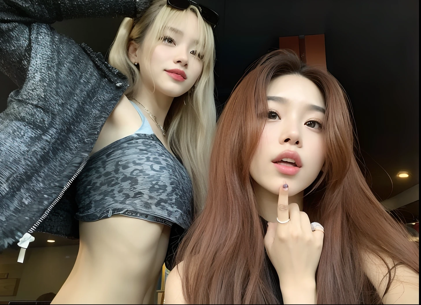 Dos mujeres posando para una foto en un restaurante con fondo negro, Lalisa Manobal, Nixeu y Sakimichan, Parque Roseanne de Blackpink, ulzzang, Lalisa Manoban de Blackpink, KDA y Sam Yang, rosa negro, con hiedra, Jinyoung Shin, Jaeyeon Nam, inspirado por Wang Duo, dos veces, 韓国アイドル