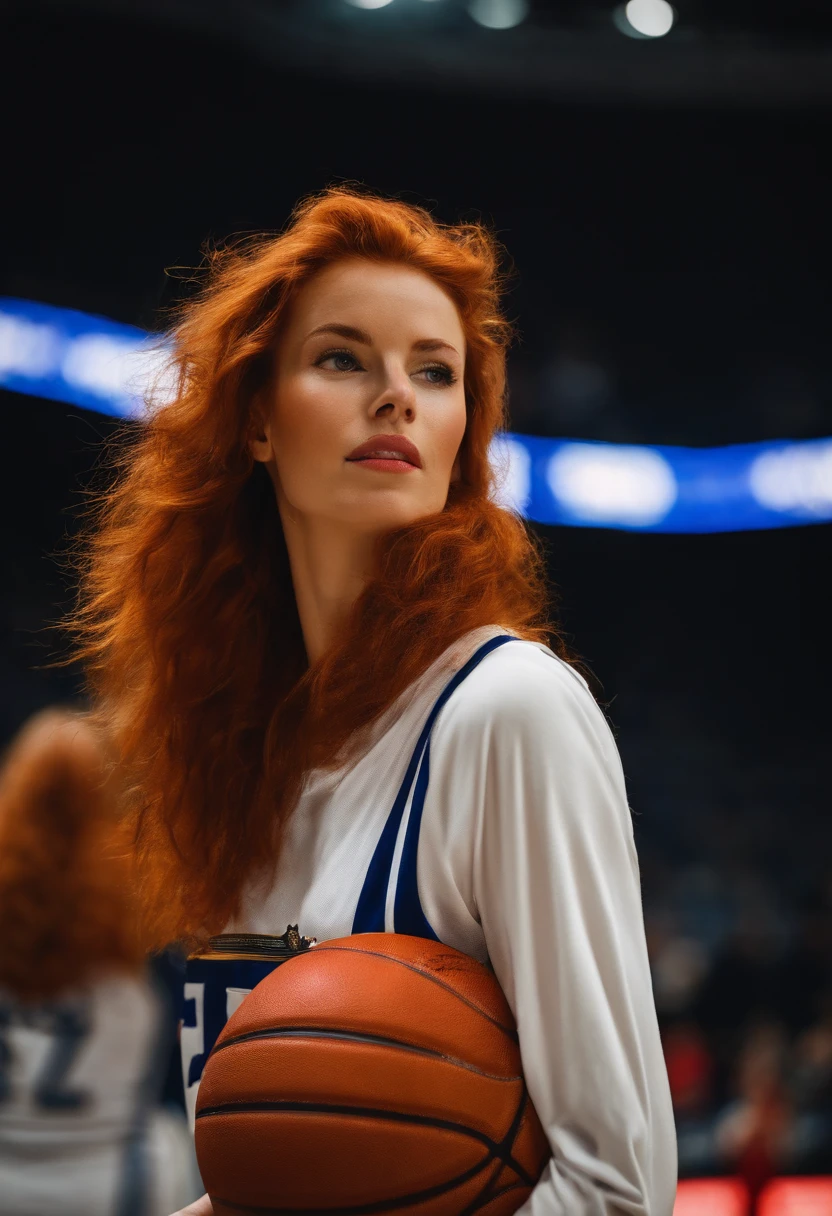 photo d'une femme rousse, cheveux long roux clair, habillée d'une tenue de pompom girl sexy, arrière plan terrain de basketball