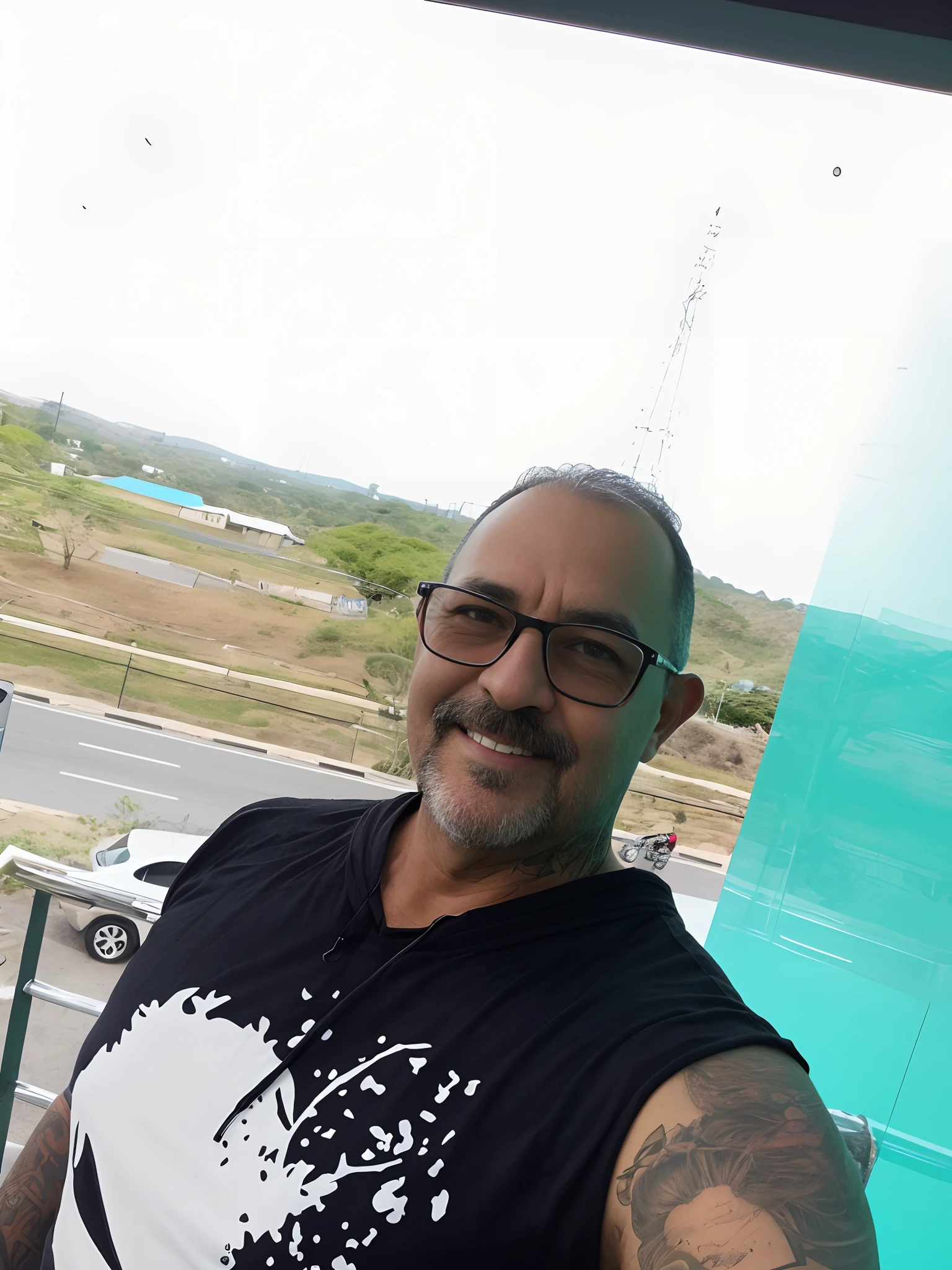 There's a man with a tattoo on his arm and a black shirt, david rios ferreira, Fotografia selfie 8k, edu souza, Carmelo Blandino, ele tem cerca de 5 0 anos de idade, ele tem cerca de 50 anos, Homem de 4 0 anos, icaro carvalho, ele tem cerca de 6 0 anos de idade, ele tem cerca de 60 anos