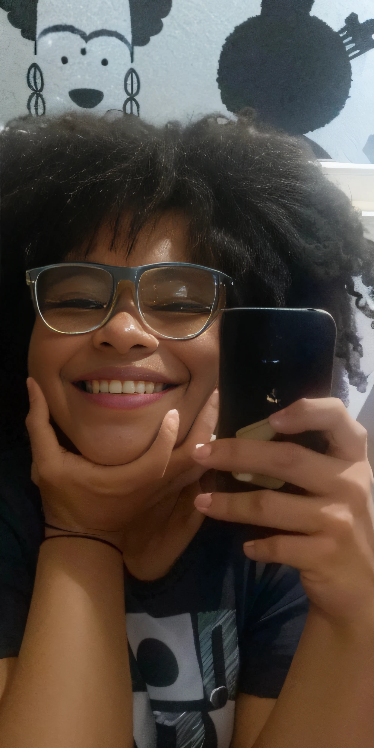 Smiling woman with glasses holding a mobile phone in front of her face, com afro, Selfie!!!!!, happily smiling at the camera, bonito ligeiramente nerd sorriso, iphone Selfie, Selfie de uma jovem mulher, smiling at camera, foto Selfie, Selfie espelho, smiling at camera, muito ligeiramente sorridente, ela expressando alegria, foto do perfil, sorriso muito grande, sorriso enorme PIXAR, ESTILO PIXAR