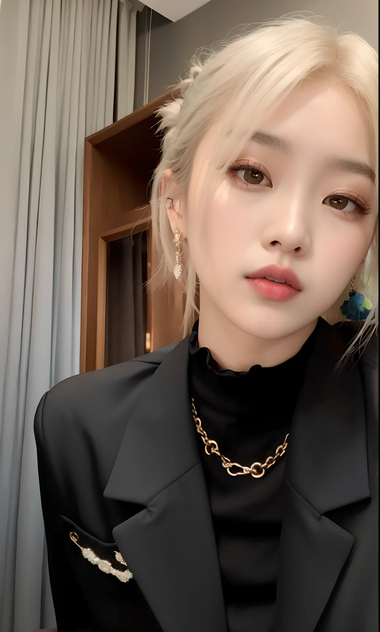 um close up de uma pessoa usando uma jaqueta preta e um colar, cruel korean goth girl, Ulzzang, jia, Jinyoung Canela, Heonhwa Choe, imagem vazada, Lalisa Manobal, Dom Yunjoo, Cai Xukun, usando gargantilha, Inspirado em Jeonseok Lee, 19-year-old girl, Parque Roseanne do Blackpink