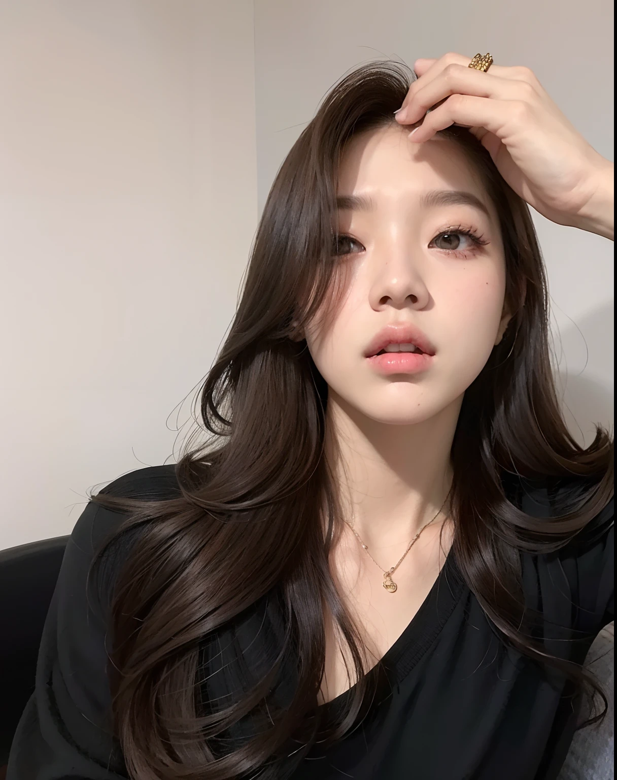 there is a woman that is brushing her hair with a brush, jennie blackpink, Jaeyeon Nam, Heonhwa Choe, Mulher sul-coreana bonita, menina coreana, Ulzzang, Lee Ji-eun, Lee Ji - Eun, Parque Ji-min, jisoo do blackpink, Kim Doyoung, jossi do blackpink, Jisoo do Blackpink, Retrato Jisoo Blackpink