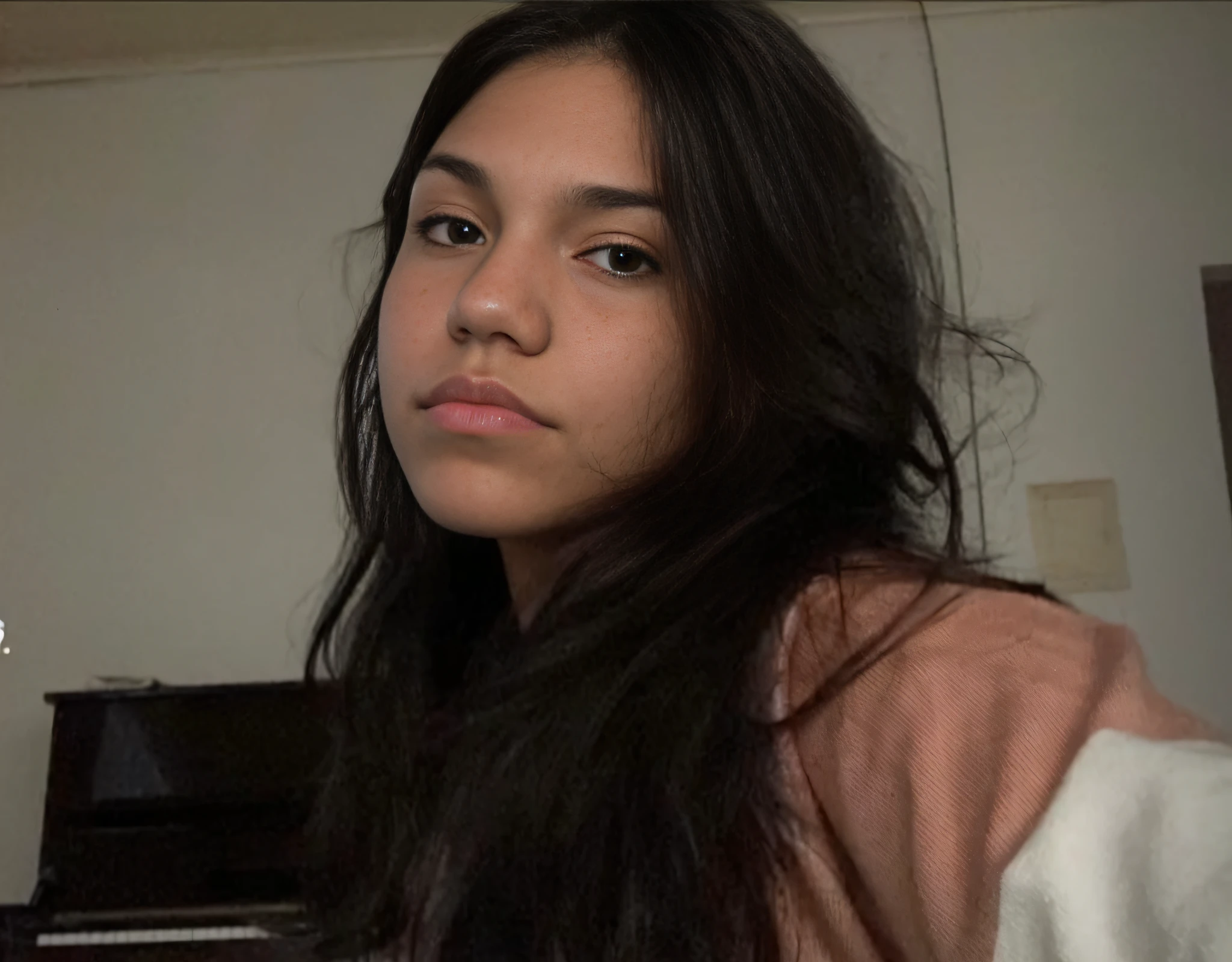 Uma de 16 anobelos longos e liso olhando para a foto