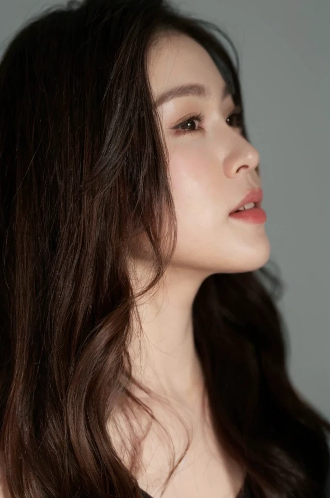 (8K,RAW photos,best qualtiy,A high resolution:1.1),(hyper realisitc:1.4),(realisticlying,realisticlying:1.3),the soft light,,Girl,photorealiscic face,photorealistic body,Realistic skin,absurderes,tmasterpiece,(adolable:1.8),(The large:1.2),Detailed black eyes,innocenteyes,Blushlush,mini-skirts,cinematic lighitnglamplight,filmgrain,jewely,耳Nipple Ring,((mid hair:1.1)),((Floating Hair Novafrog Style)),cherry colored lips,shairband,Hair Bow,pony tails,closeup cleavage,looking-at-viewer,long whitr hair,The upper part of the body,Open lips,Top Teeth,(smile eyes:0.6),(grinning smile),depth of fields,The background is blurred out,Eye focus,Bokeh,年轻,85mm lens,f/ 1.4,profesional lighting,年轻,Portrait,フォトンマッピング,ラジオシティ,physically-based renderingt,Asians,squatt,panties shot