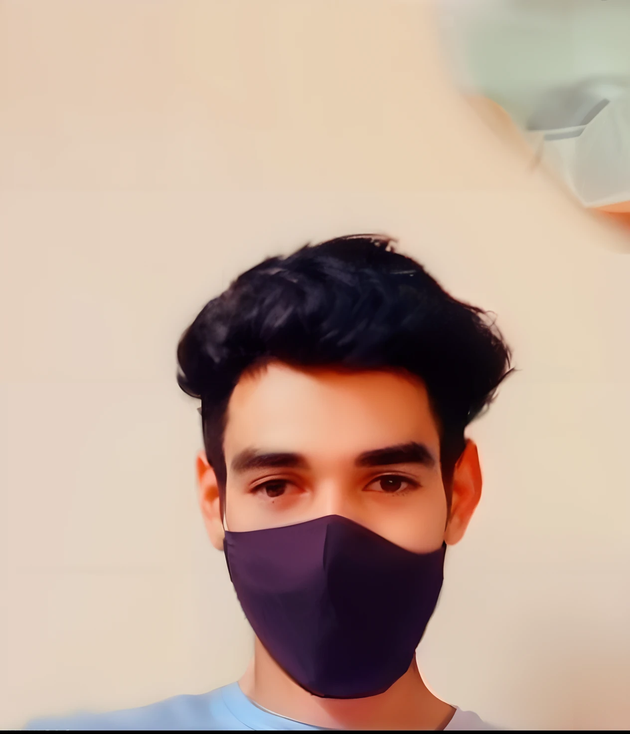 A closeup of a man wearing a mask with a blue shirt, wearing all black mempo mask, com rosto preciso, wearing a mask, wearing a mask, perfil frontal!!!!, face mask, no face mask, wearing a mask, sem barba, foto de perfil, rosto mascarado, sem capacete, foto portait foto de perfil, em torno de 1 9 anos, black face mask