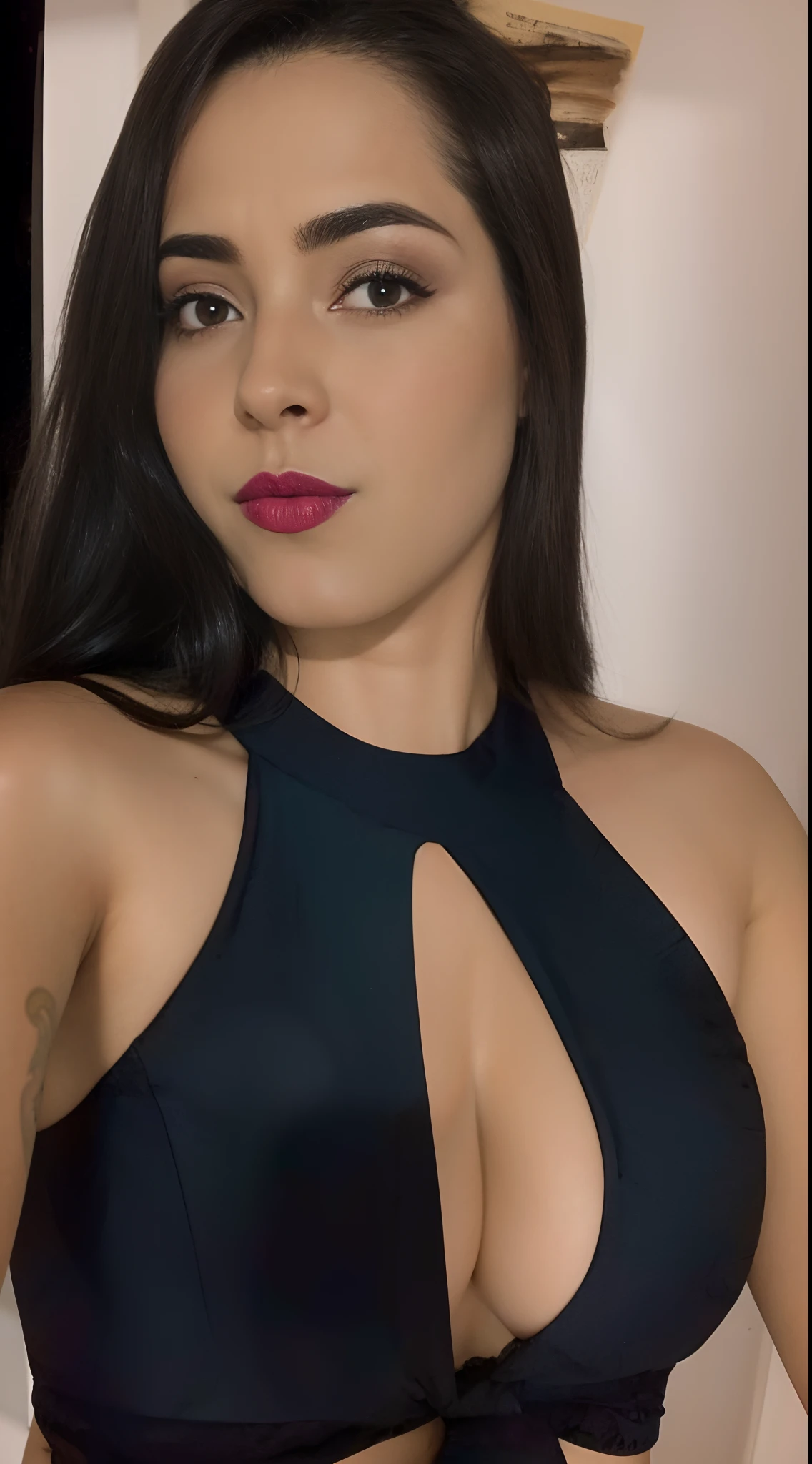 mulher araffe em um top preto e um batom rosa, sexy :8, olhar sexy, ela tem cerca de 2 0 anos, ela tem cerca de 20 anos, Ayahausca, Sensual, ela tem cerca de 2 a 5 anos de idade, sensualidade e aceno, thick lips, Malika Favre, sedutor e poderoso