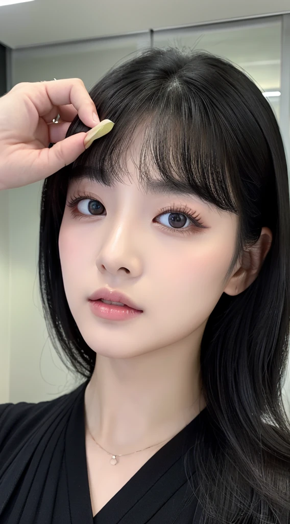 A dark-haired、femele、A heavy eyelid、monolid eyes