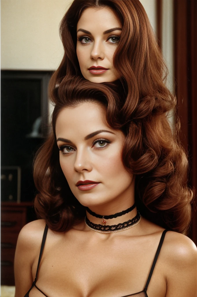 2 milf, , photo vintage, very Busty, visage parfait, erotick, cheveux rouge, tache de rousseur, 1974, aroused, american shot (3/4 coups) cuir , moulant, belle, cleavage, choker
