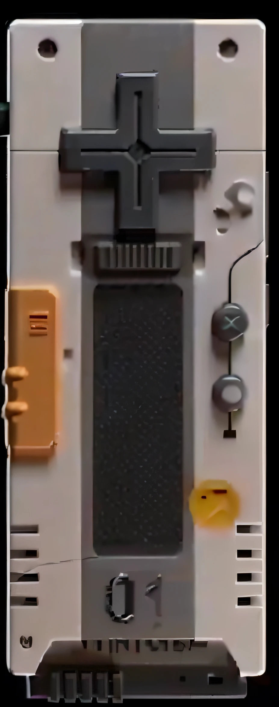 There's a Nintendo Game Boy controller with a yellow button, video de iphone, Captura de pantalla VHS, Clip extendido, Screenshot of 70mm film, Filtro VHS, Primer plano medio, Miniature core, Portada de un nuevo videojuego, VHS Images, Captura de pantalla del video de YouTube, The camera zoomed out a lot, Ground-level camera view, Straight view of the camera, Front camera