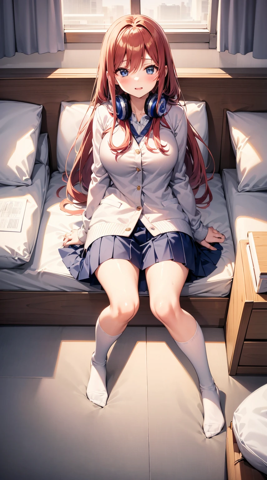 Miku Nakano+++、+++ 1girl in, 独奏,18year old ((high-level image quality)) (Slim body) 18year old High school students (Wearing school uniform,a miniskirt)+++ Bright sunshine Colossal tits thighs thighs thighs thighs++