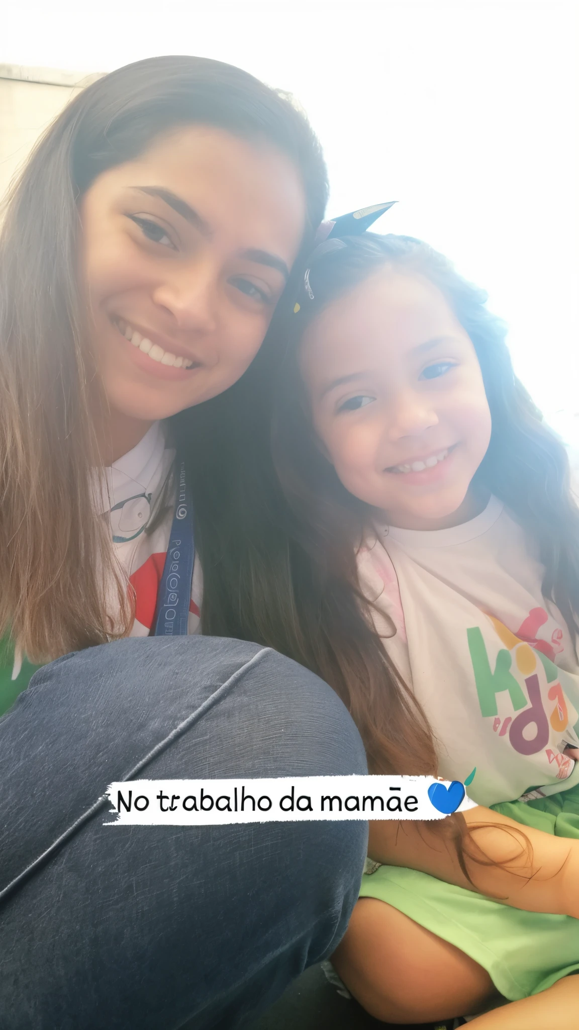 there is a woman and a child sitting on the ground, Parece Fabiula Nascimento, 3 5 year brazilian mother, In Sao Paulo, sem estipe, Imagens, Tumblr, mo!!!, instagram story, mateus 9 5, non blurry, Imagem, Selfie!!!!!, vgbftk, instagram, foto do snapchat, Sempe, desenho