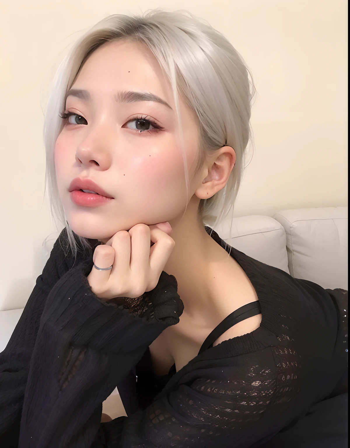 devastated woman with white hair and black blouse sitting on a sofa, Parque Roseanne do Blackpink, menina coreana, Mulher sul-coreana bonita, maquiagem sul-coreana popular, linda mulher coreana jovem, cabelos brancos rosto bonito, cabelos prateados (rabo-de-cavalo), usando cabelos prateados, maquiagem coreana popular, pale hair, menina cabelo prateado, her hair is white, wan adorable korean face