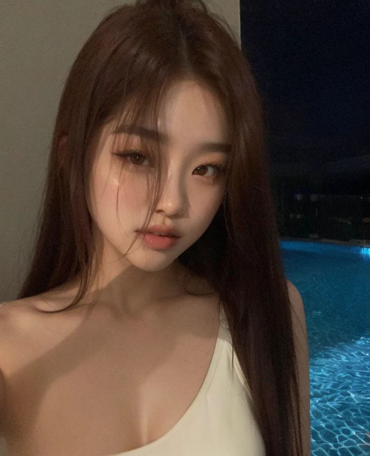 ((Best quality, 8k, Masterpiece :1.3)), 1girl, Pretty woman with emphasizing slender abs :1.3, Huge breasts :1.2, Alluring pose, Pool, Ultra-detailed face, Highly detailed lips, Detailed eyes, Double eyelid, (naked:1.5)