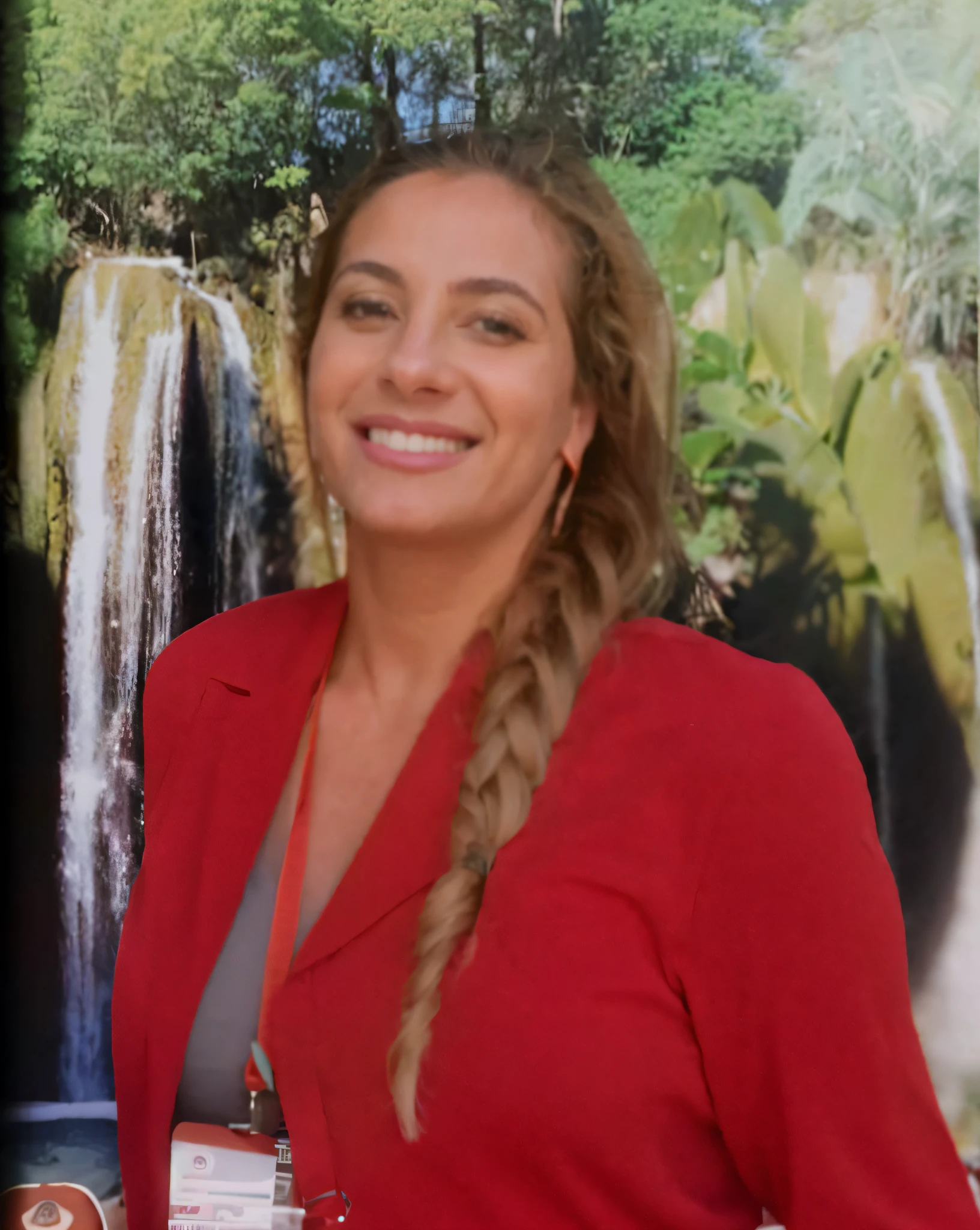 fotorrealista, best quality, hiper detalhado, Beautiful woman, foto selfie, parte superior do corpo, sozinho, ao ar livre, Montanhas, natureza da vida real,, ultra high-resolution, Melhor sombra, .RAW, LUT do instagram