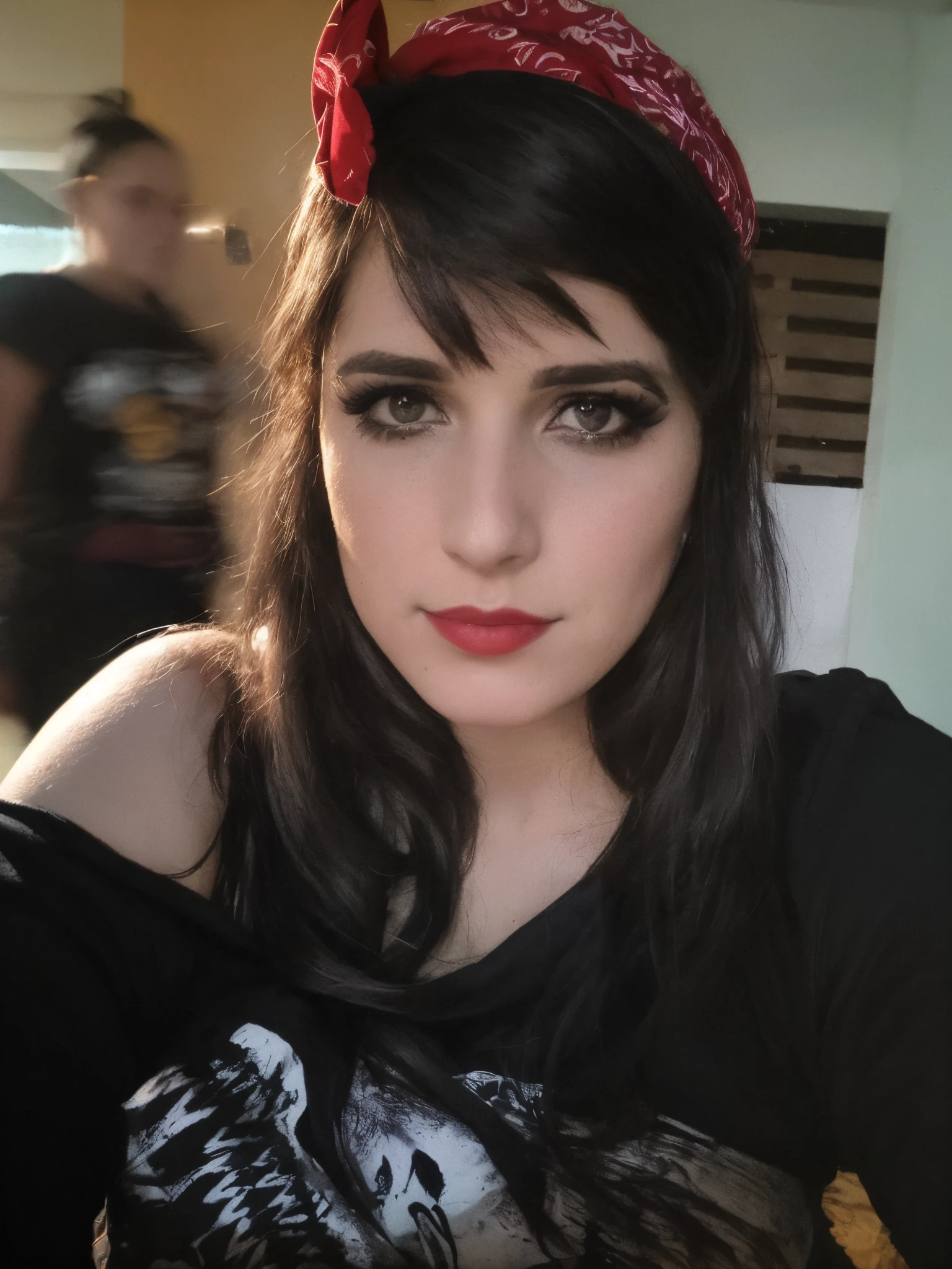 There's a woman with a red bandana on her head, wearing goth makeup, imagem de qualidade muito baixa, Angiewolf, foto de baixa qualidade, Foto de perfil, halfbody headshot, Foto POV, olhos pesados para o lado, selfie shot straight on angle, cabelos pretos e olhos grandes, fotografia de baixa qualidade, rosto sexy com maquiagem completa, goth girl, foto de perfil headshot