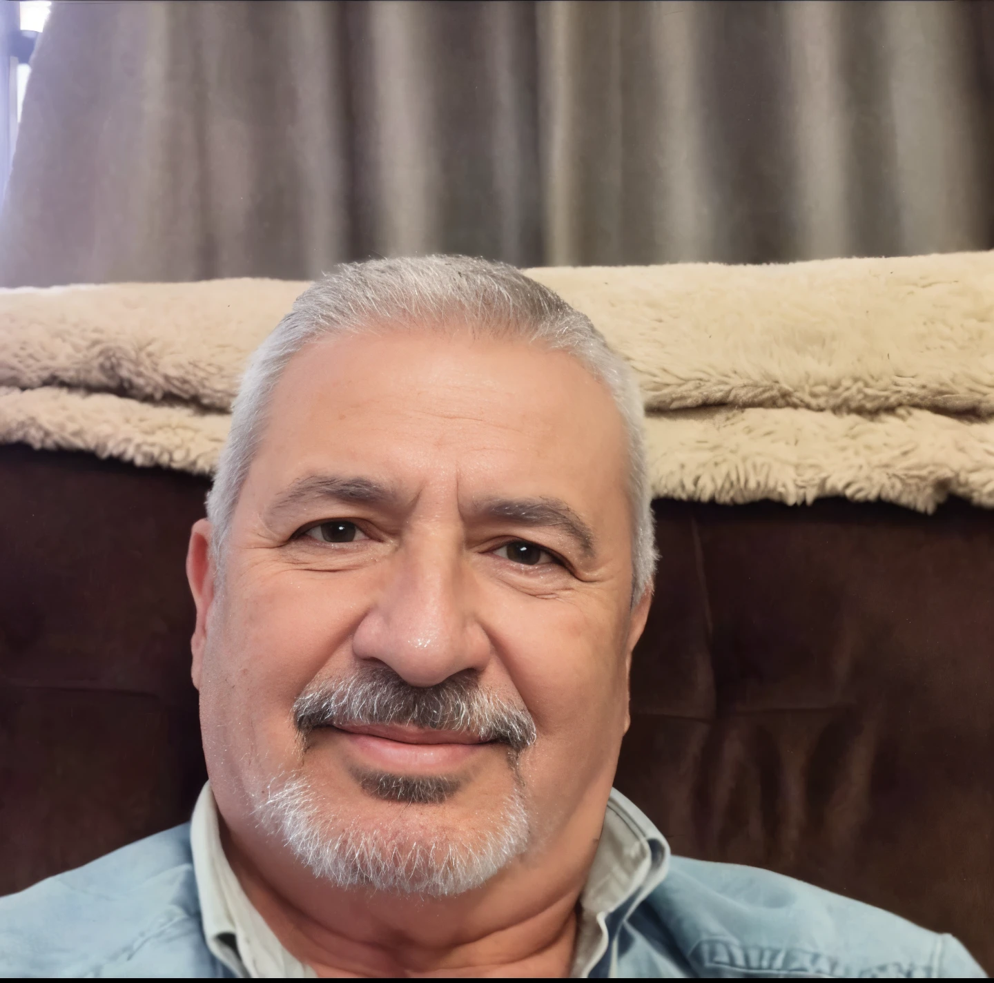 there is a man sitting on a couch with a remote control, foto de um homem branco de 50 anos, imagem de perfil, taken in the early 2020s, Luis Nieves Sr., foto de perfil, foto do perfil, foto de um homem, ele tem cerca de 60 anos, ele tem cerca de 6 0 anos de idade, George Doutsiopoulos