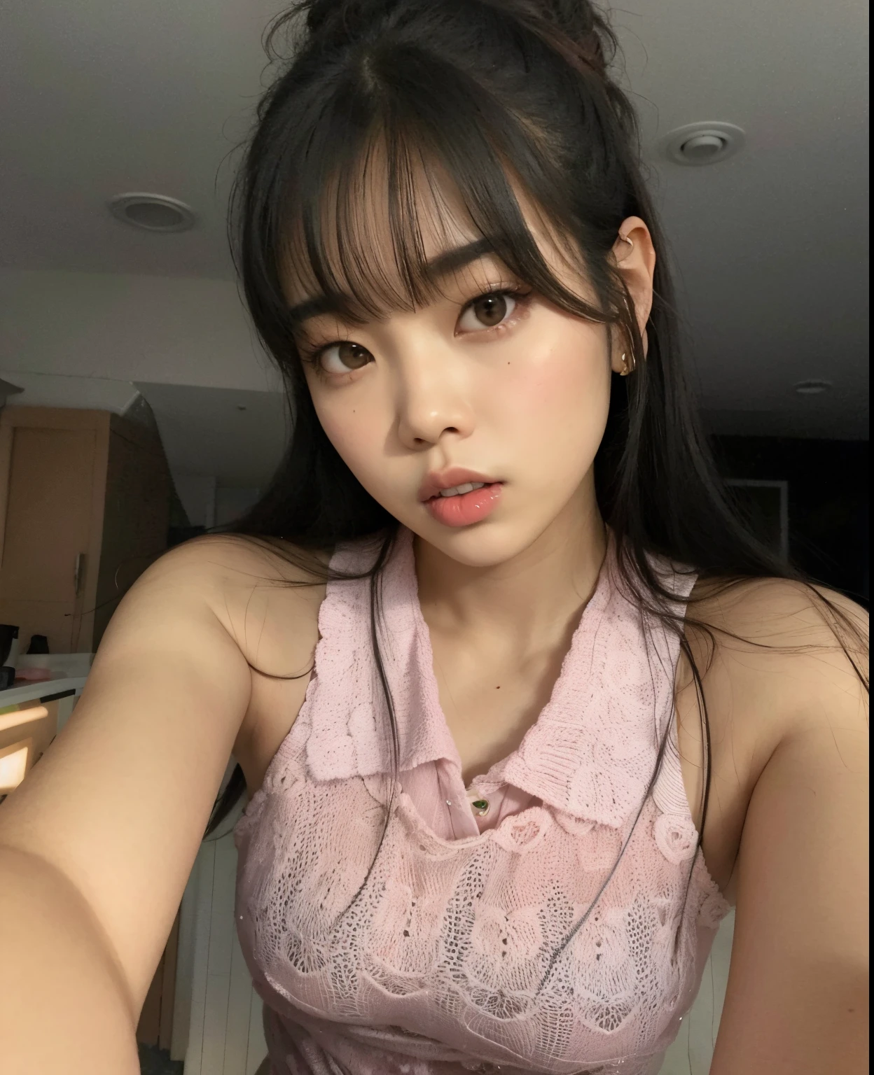 Araffe Asian woman with long black hair wearing a pink shirt, Lalisa Manobal, Lalisa Manoban do Blackpink, com franja, jennie blackpink, Ela tem cabelo preto com franja, com franja completa, Parque Roseanne do Blackpink, franja central separada, jossi do blackpink, franja fofa, Retrato de Jossi de Blackpink