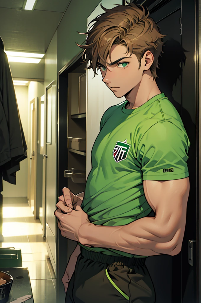 Um jovem do sexo masculino de 16 anos, light brown hair a little messy, olho verde, corpo atletico, camisa de manga curta verde, causa preta