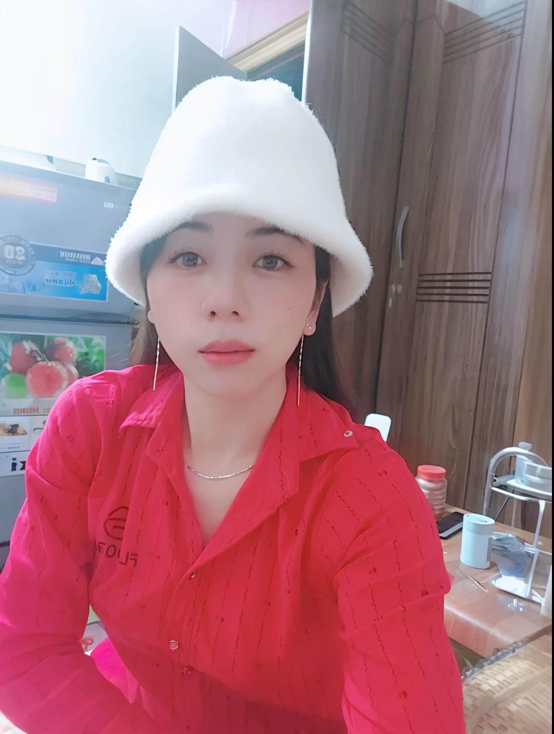 there is a woman wearing a white hat and a red shirt, heonhwa choe, dang my linh, sakimichan, profile pic, ulzzang, park ji-min, 8k selfie photograph, beautiful south korean woman, korean woman, korean girl, 8k)), 30 years old woman, 3 0 years old woman