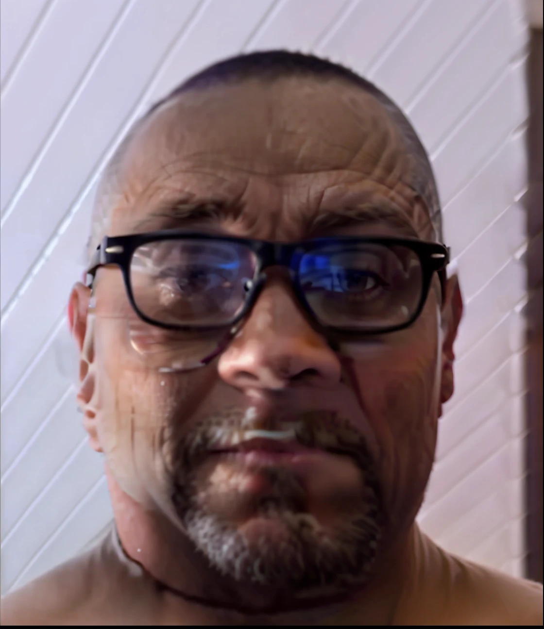 There's a man with glasses when taking a selfie, foto de perfil, Homens de 45 anos, foto do perfil, Homem de 4 0 anos, foto de perfil, imagem frontal, foto de perfil headshot, foto de um homem branco de 50 anos, selfie de um homem, me, Ronaldo Nazario Fenomeno, Homem de 5 0 anos, Ronaldo Nazario