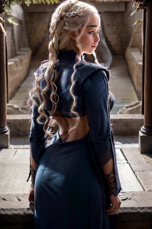 1 Mulher Daenerys Targaryen 27 anos, rosto bem detalhado, olhos bem detalhados, raidenshogundef, raidenshogunrnd, casa, interior, cama, pose sexy, backview