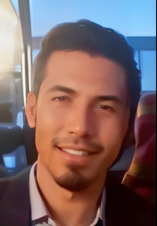 there is a man that is taking a selfie with his cell phone, Eduardo Rucha, silvio santos, david marquez, Cristiano Orrillo, David Villegas, david rios ferreira, victor maristane, danilo torres, foto de um homem, foto de perfil, Miguel Iglesias, andres rios, Brian Pulido, foto de perfil headshot, uma foto de um homem