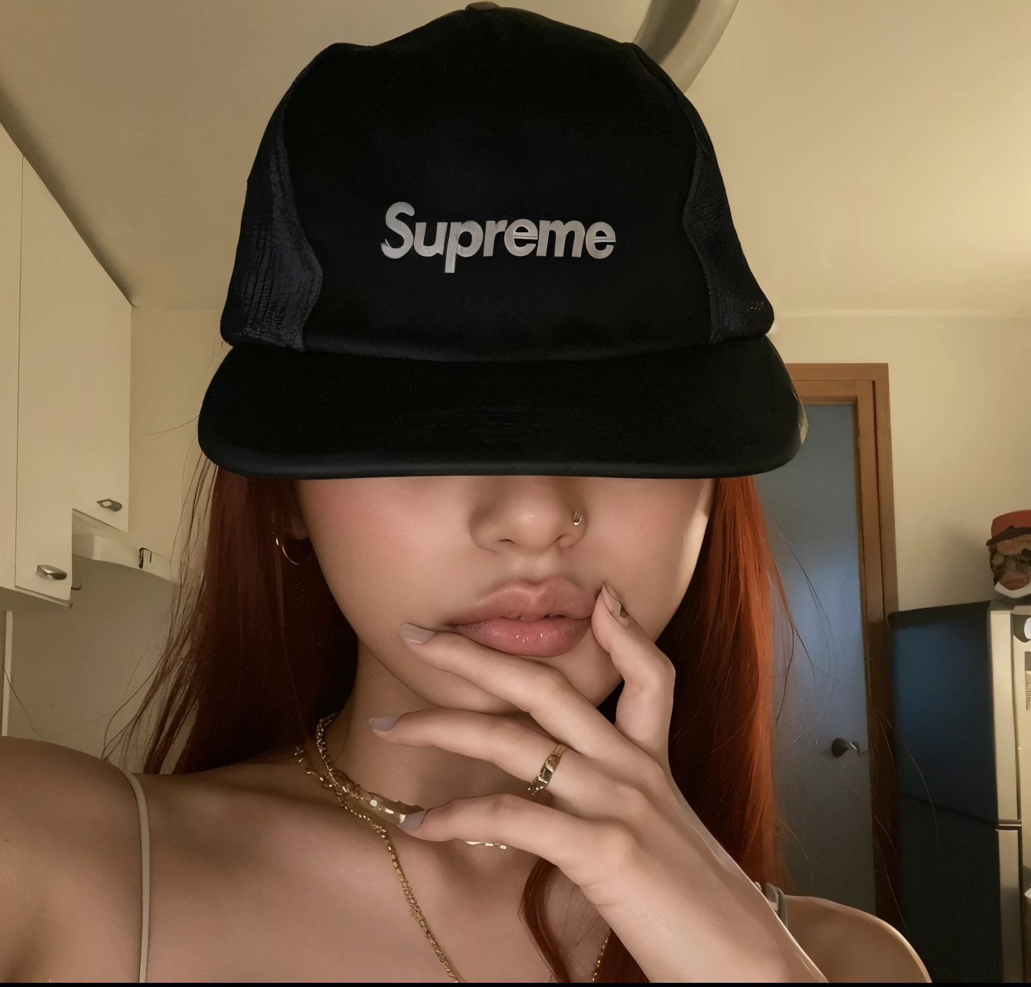arafa woman with red hair wearing a black supreme hat, supremo, trending on r/streetwear, she is wearing streetwear, hypebeast, Ssense, jossi do blackpink, foto de perfil, Bae Suzy, mulher no streetwear, Jinyoung Canela, parece uma mistura de grimes, Ela parece uma mistura de Grimes, with hat, Jisoo do Blackpink, jennie blackpink