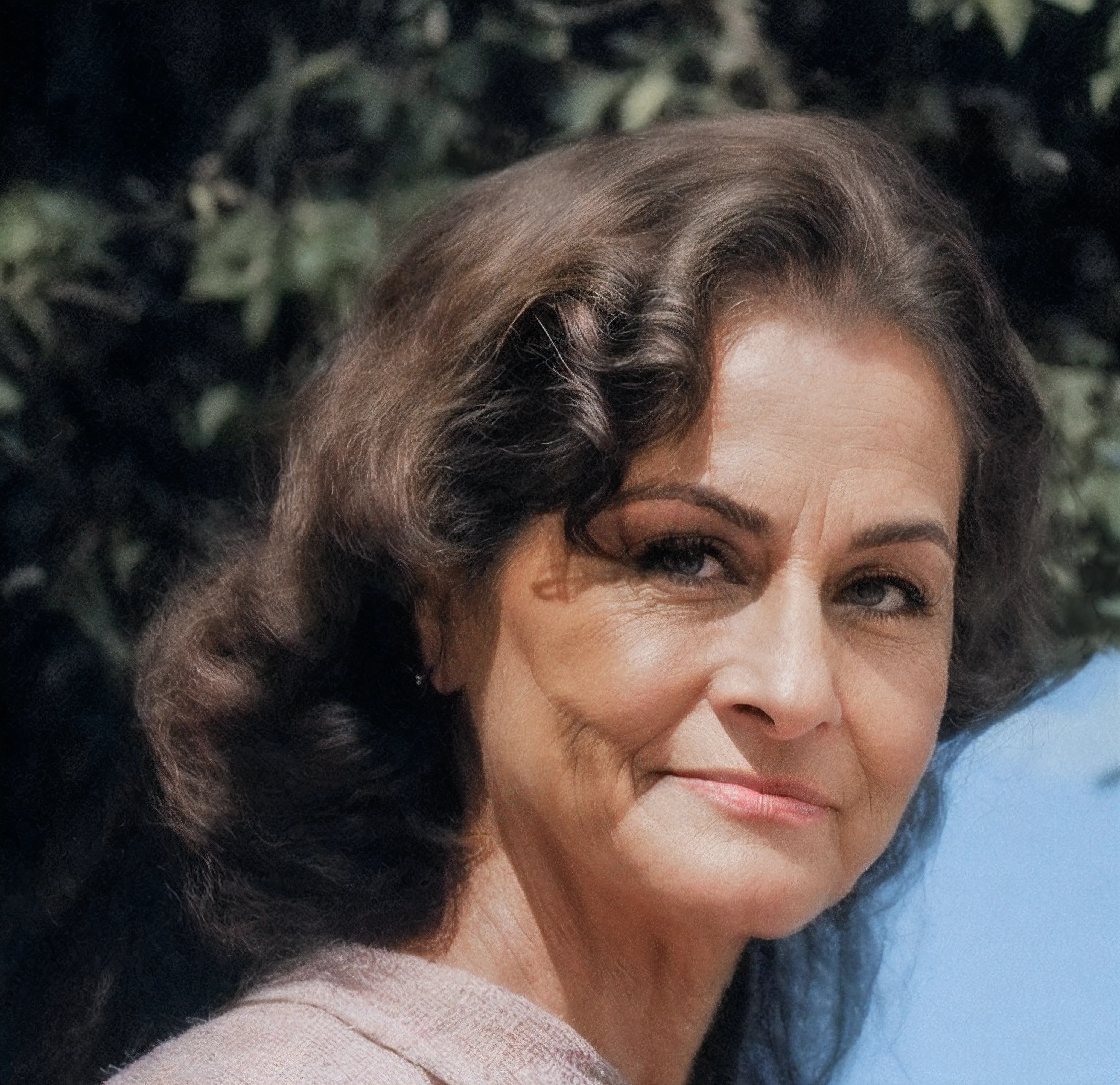 Mulher 50 anos, sem make-up, cabelos castanhos, amazing photograph, best quality, 8K, high quality, Ultra detailed, (best quality), (high detailed skin, full sharp:1.2), 8k uhd, dslr, detailed face