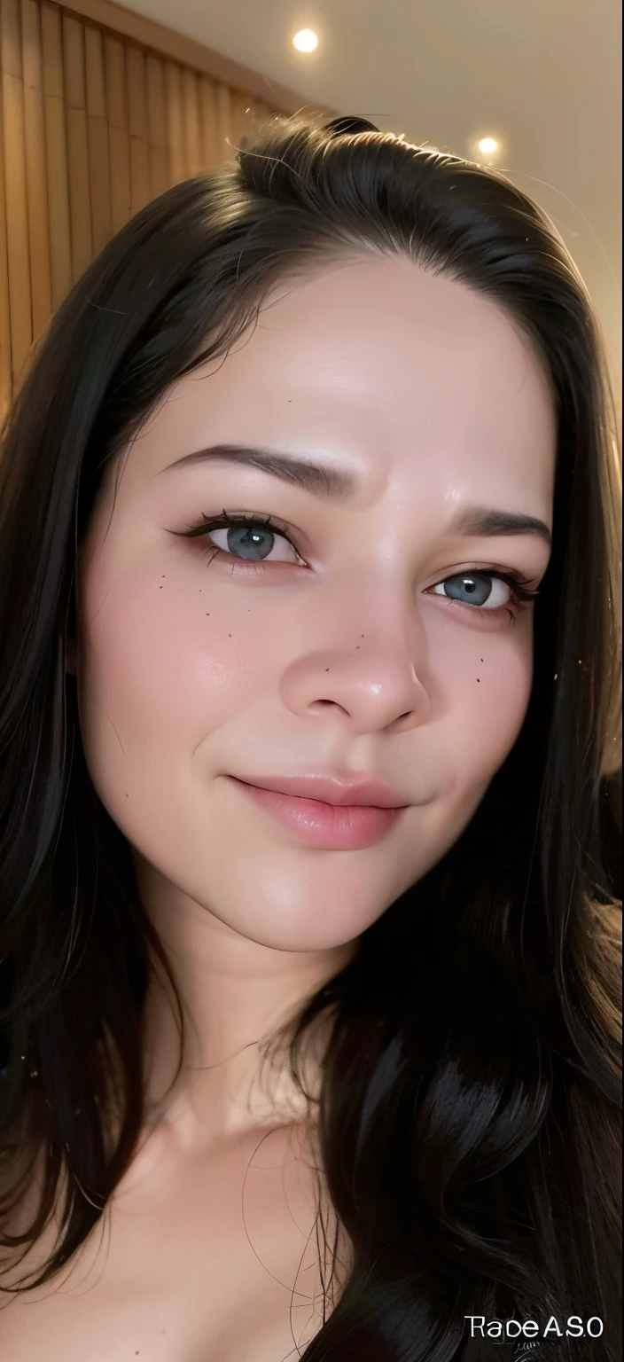 um close up de uma mulher com cabelos longos e um sorriso, foto de perfil headshot, full - rosto close - retrato para cima, fechar o rosto, retrato de rosto completo, cabelos castanhos e olhos grandes, cabelos pretos e olhos grandes, olhos castanhos e pele branca, sem maquiagem, close-up headshot, taken in the early 2020s, rosto completo close up retrato