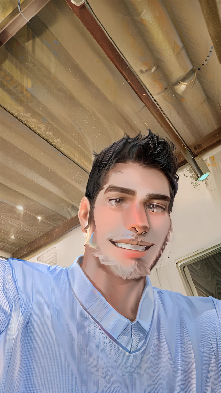 Homen 26 anos sem barba sorrindo camiseta branca