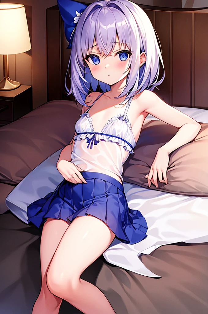 Fille petite en taille visage innocent allongé petit seins nues et jambes écarté sur un lit nsfw