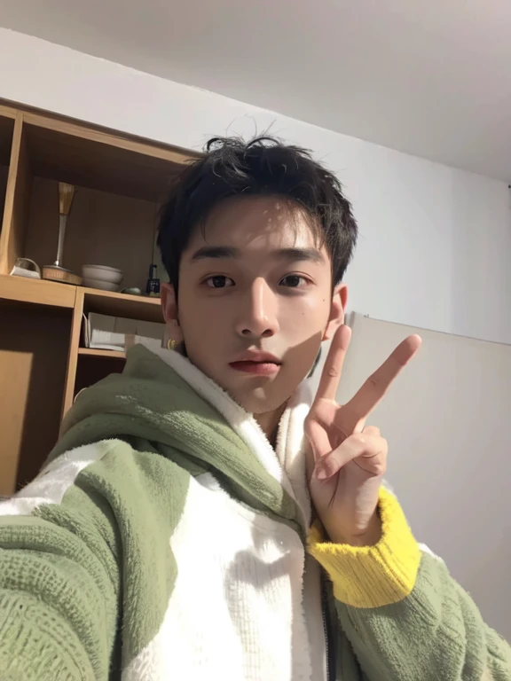 Extremely handsome boy，Yellow race appearance，bangs trend，hair messy
