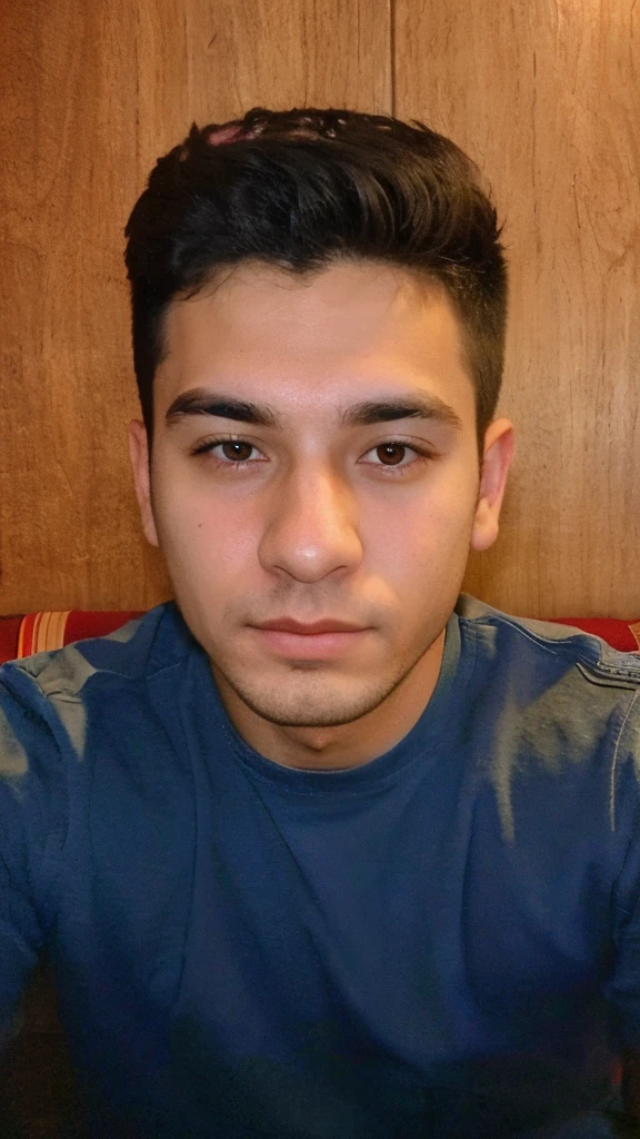 arafed man sitting in a booth with a cell phone in his hand, around 1 9 years old, tommy 1 6 years old, Cara ancha afeitada limpia, Cara afeitada limpia, imagen frontal, con nariz estrecha, Foto de cara centrada, Imagen de la cara, foto de la cara, 18 years old, Brandon, cejas arqueadas, con una barbilla puntiaguda, con ligero rastrojo. Esta persona se llamara carl.